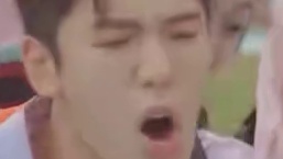 赵小棠被王子异泼一脸的水