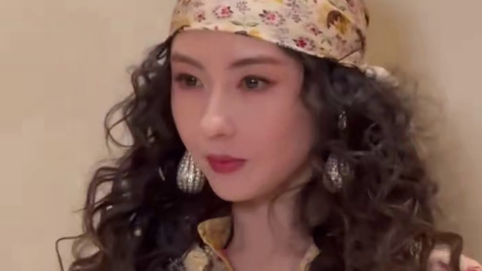 佳人堪称完美无瑕。