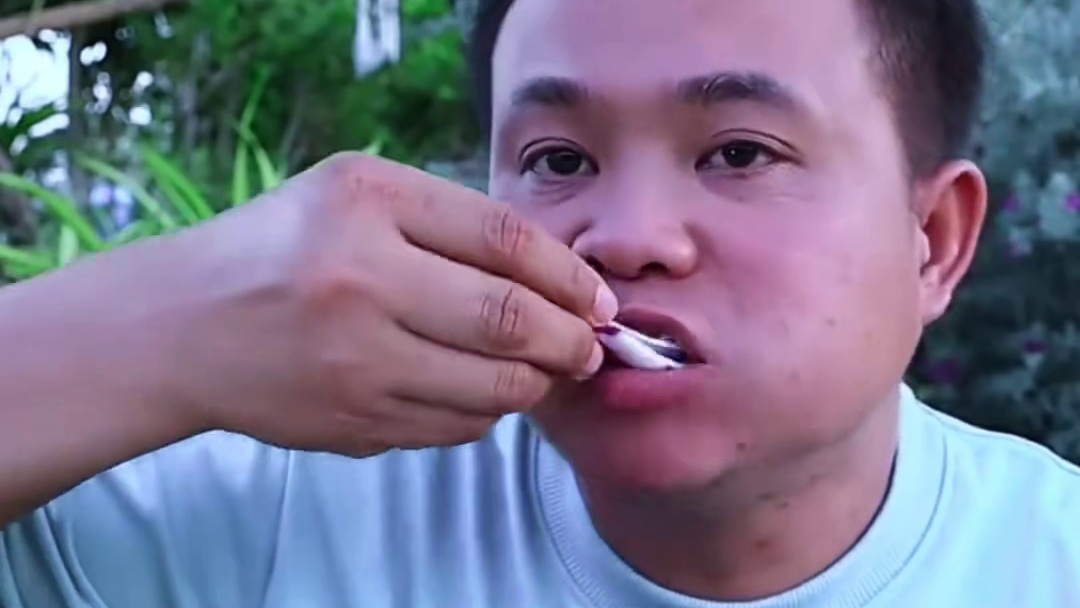 脆长豆角鲜嫩大斑节虾酸辣料汁️满黄蟹 #泰国大叔#泰国美食#内容启发搜索 #种草激励计划 #全民任务