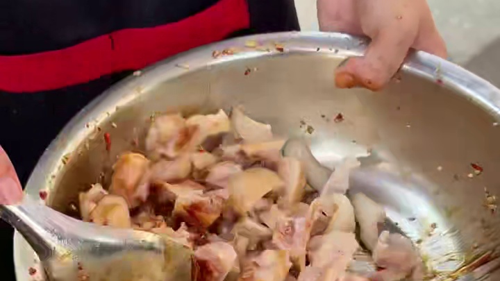 吃不吃成都街头45一斤的凉拌猪蹄