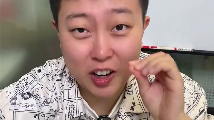 半夜嘴馋了嗦一碗香香辣辣的牛油火锅米线，简直太过瘾了！