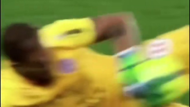 想到会滑的很远，没想到会滑这么远#足球