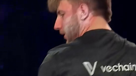 这一巴掌比枪声还响！对手下巴都被打掉了！ #冠军 #ufc #耳光大赛