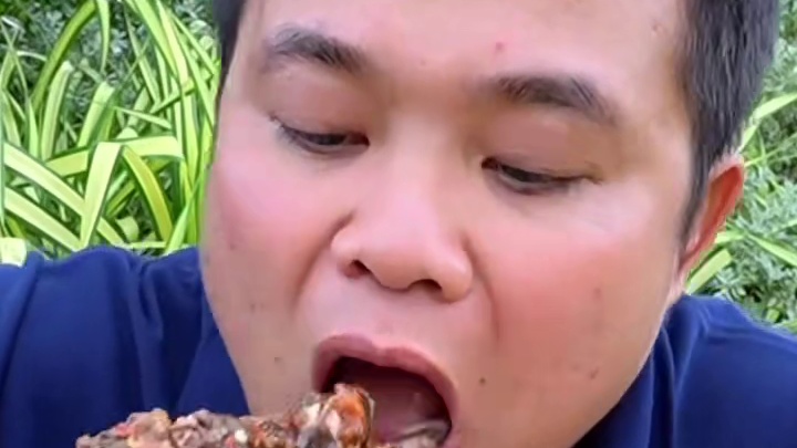 ‍酸辣剁椒️冷拌毛蛤串串 #泰国大叔#泰国美食#内容启发搜索 #种草激励计划 #全民任务