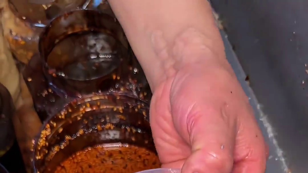 重庆马路边8元一份的凉虾爆爆珠！咖啡味的好得劲‼️#寻味烟火气 #需要大声安利的烟火气美食 #交出你