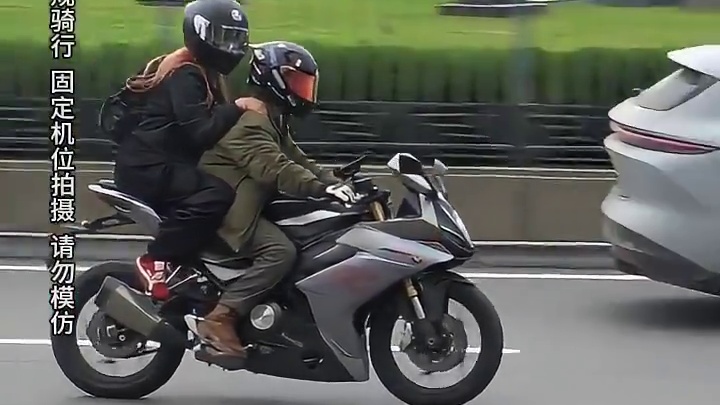 西安解禁摩宣传片 虽然是阴天，不过不下雨，快来看看摩友们都骑什么车吧！#西安机车街拍#禁摩#机车#哈
