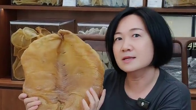 “食花胶平过食猪肉？！”香港海味街30+年花胶批发商「回虎」，一手价零售！#强烈推荐 #花胶鱼胶 #