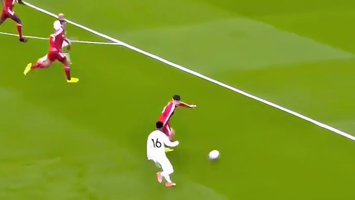 客场成功击败利物浦，这个头球绝杀帅气