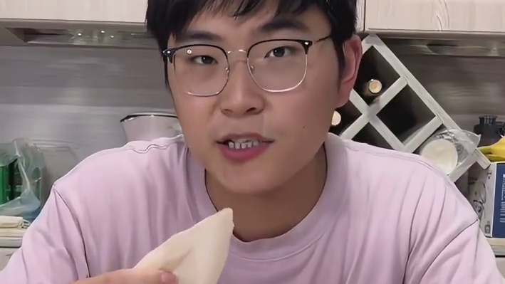 他的信念感好强，居然能真的看到鸡排