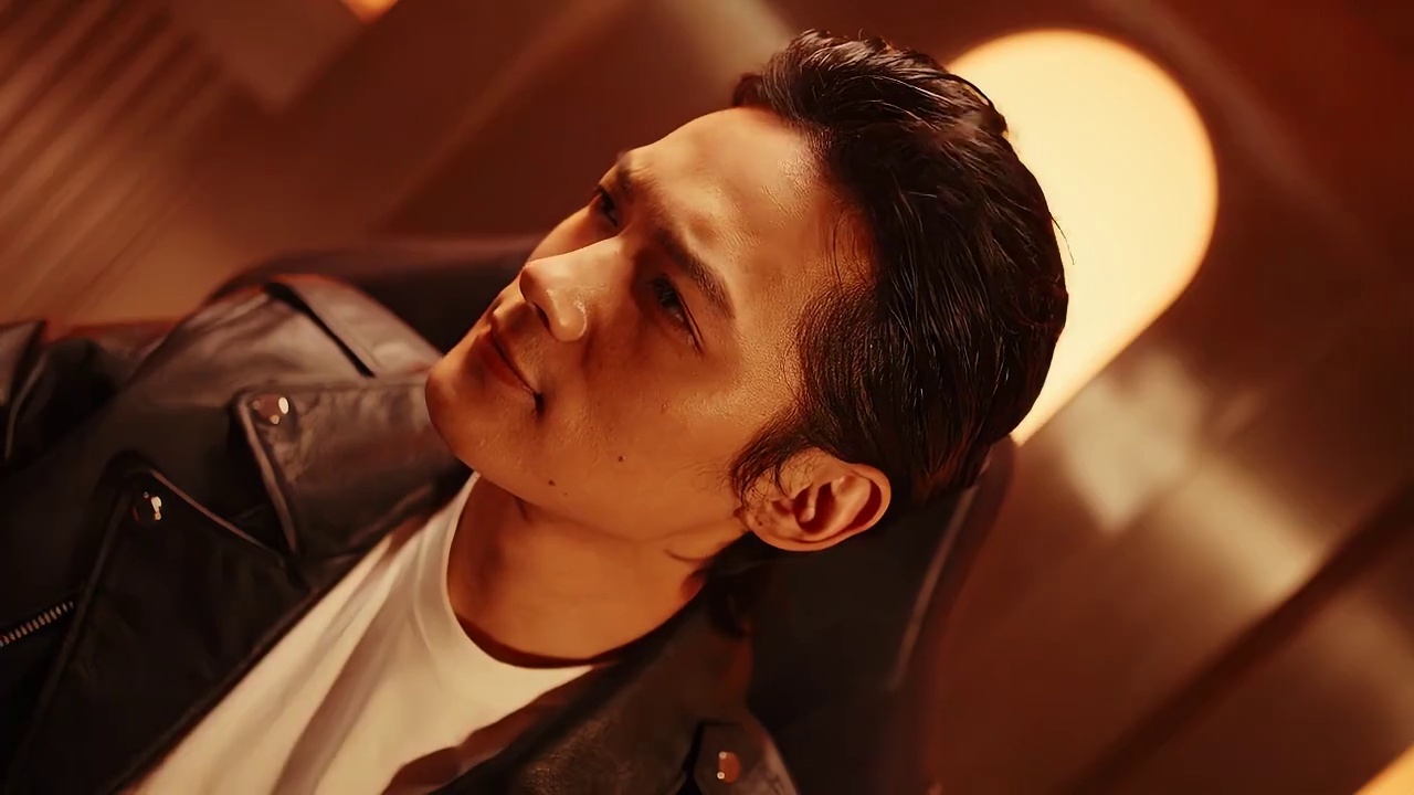 你的装备，应该天生带感 当别人还在追随潮流时 真正的创造者早已定义自己的标准 设计师的灵感画布 电竞