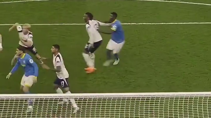 大布大步大步地就进球了 布埃诺的狼队首球，速看！..