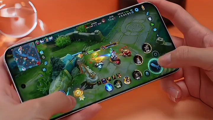 #真我GT8系列 标配的2K 144Hz苍穹屏，到底有多顶？#真我手机 #手机屏幕 #数码科技