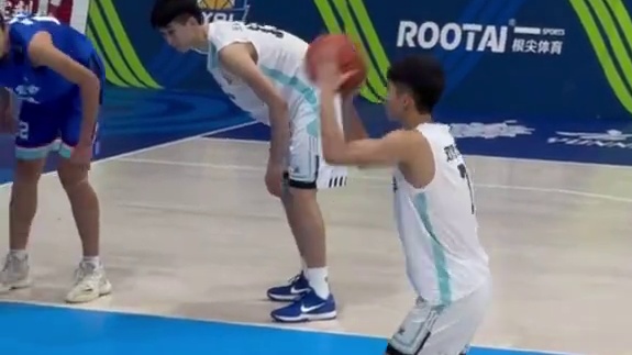 老婆：你为什么这么喜欢篮球？我：请看VCR！