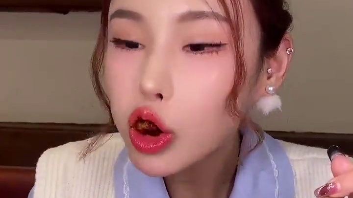 再战姚克辣黑鸭煲，谁要能不流汗不流泪吃完，千金竟然要以身相许 无辣不欢