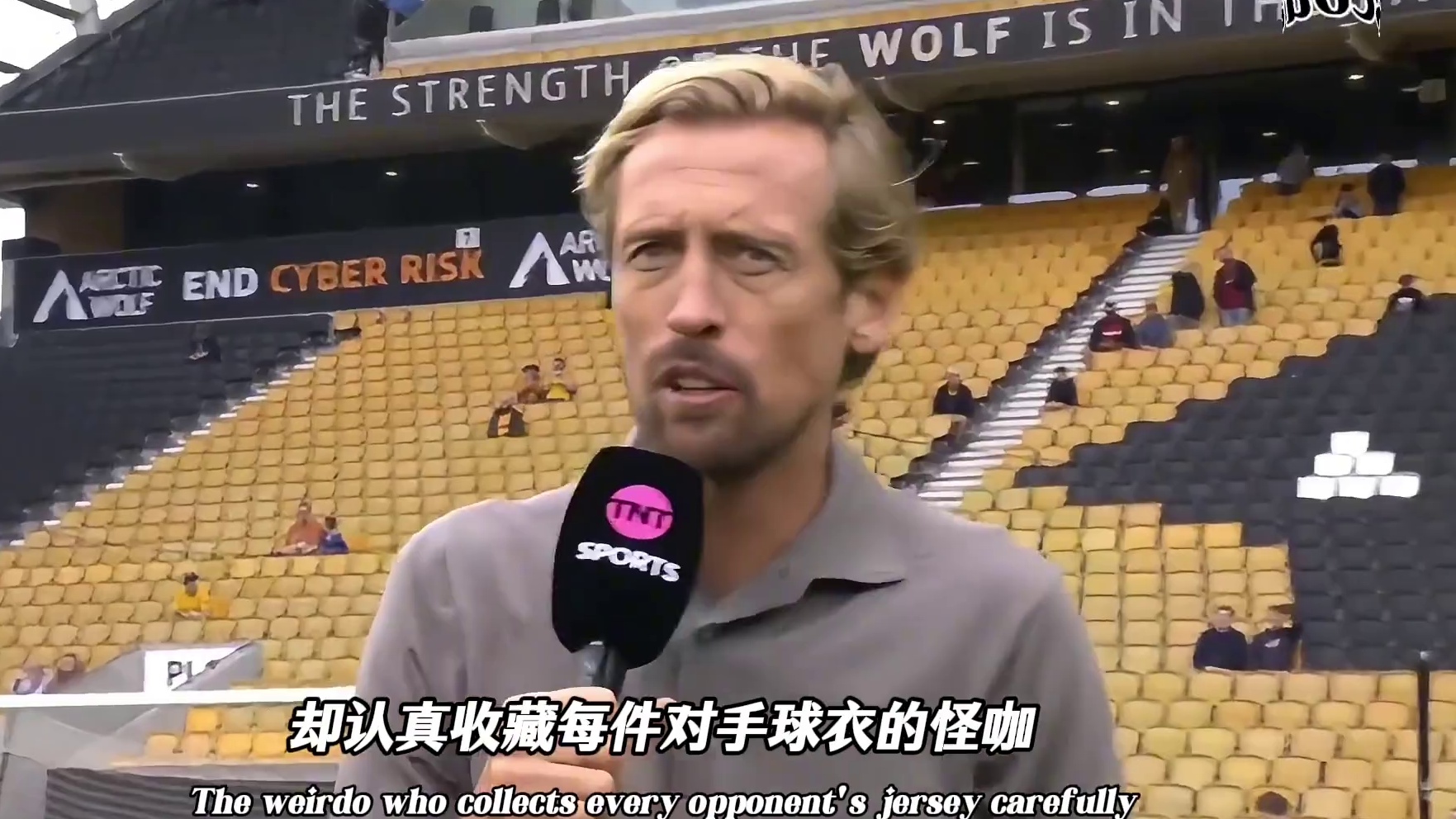 他就是被称作高佬的高空轰炸机克劳奇，这身高简直就是足球界的篮球运动员！