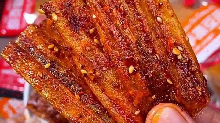 这是我们湖南的爆辣手撕豆皮，真的好吃 #辣味零食 #无辣不欢 #解馋