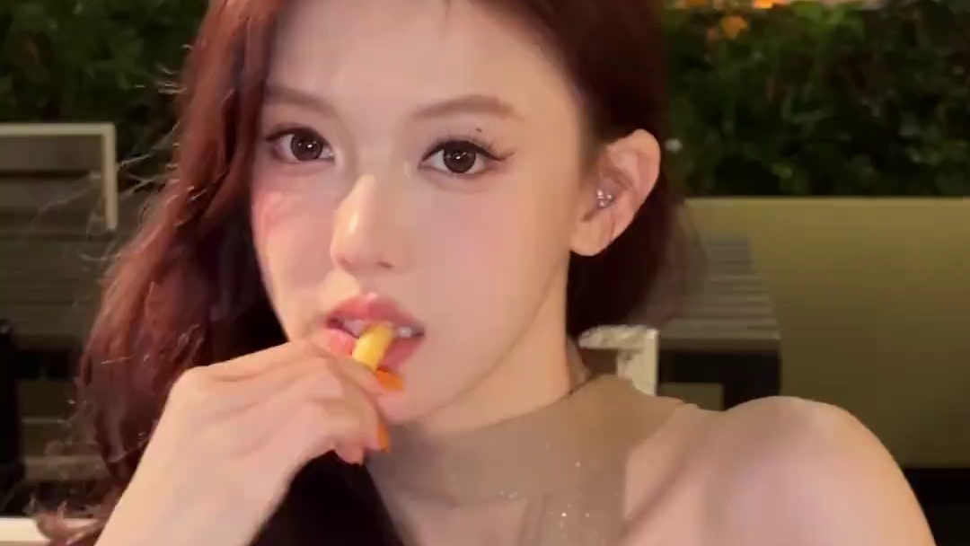 永远太远了 今天陪我吃饭吧 #今日妆容 #氛围感 #暖系流光妆的权威我后知后觉 #暖系流光 #美妆必