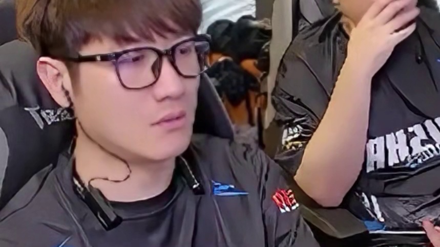 K神杀意感知零星回眸拿下残局1V2，鹏队夸赞枪法智商全都在线