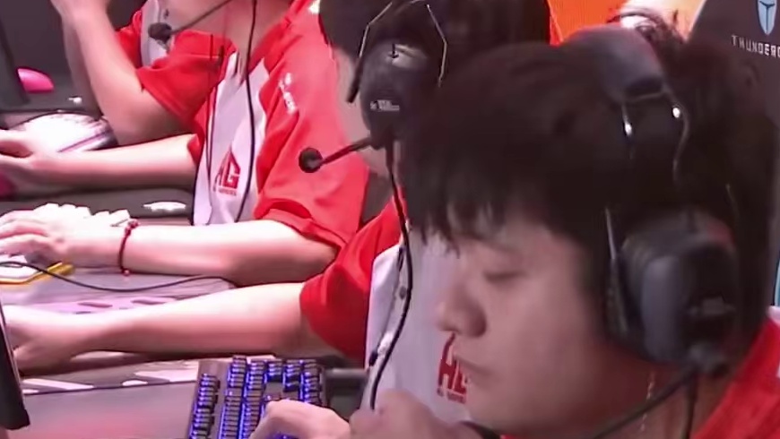 我嘉玮哥可是有思路的！ #成都AG晋级世界赛#2025CFS中国区预选赛#2025CFS