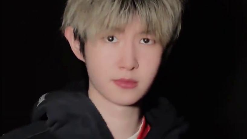 AG超玩會丶一諾的直播