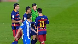 梅西被惡意踩腳犯規(guī)，蘇亞雷斯竟這樣為梅西出氣