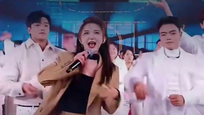 #邱一航 #木森团队 现场演唱《#月亮照山川 》 #木森大舞台