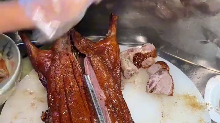 街头偶遇6元烧鸭粉！满满一盘烧鸭你们觉得值不值️