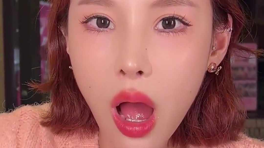 挑战吃150w辣度的爆辣牛蛙不脱妆，千金能否成功！