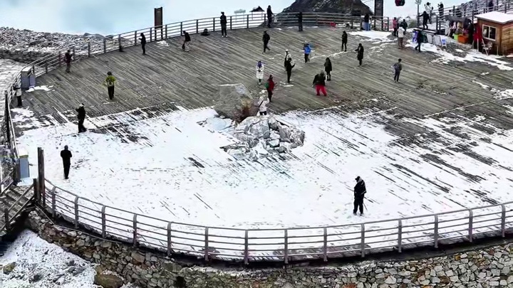 海拔4860米的达古冰川，你会高反吗？#圣洁冰川多彩黑水#达古冰川 #川西美景 #雪景山水画 #旅行