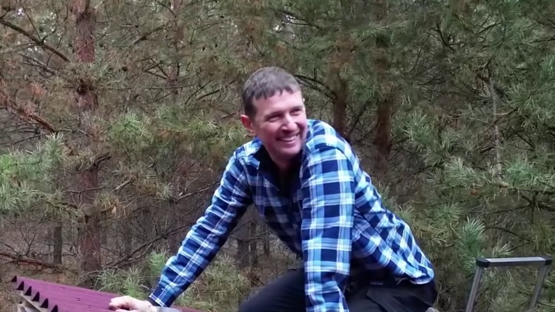 第5集：男人在野外给自己搭建了舒适的荒野小屋