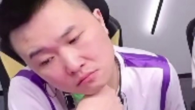 杜超暂停生气发火 炫石多次多打少残局输,杜超让队友不要缩着打,要拼正面!年轻小伙子必须要有刚枪的勇气