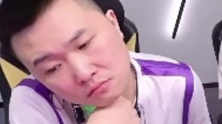 杜超暫停生氣發(fā)火 炫石多次多打少殘局輸，杜超讓隊(duì)友不要縮著打，要拼正面！年輕小伙子必須要有剛槍的勇氣