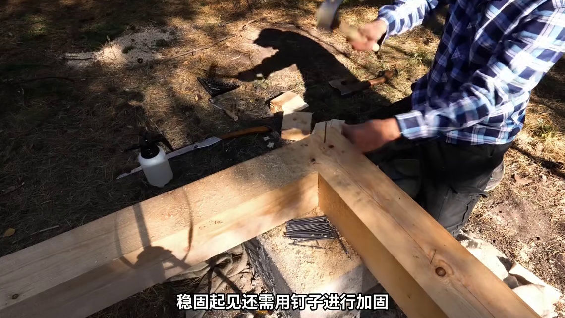 第2集：男人在野外给自己搭建了舒适的荒野小屋
