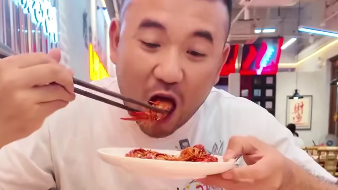 在广州番禺花100多一位，吃鲜切牛肉川渝老火锅自助 #寻味烟火气 #自助餐 #番禺美食 #寻找广州的