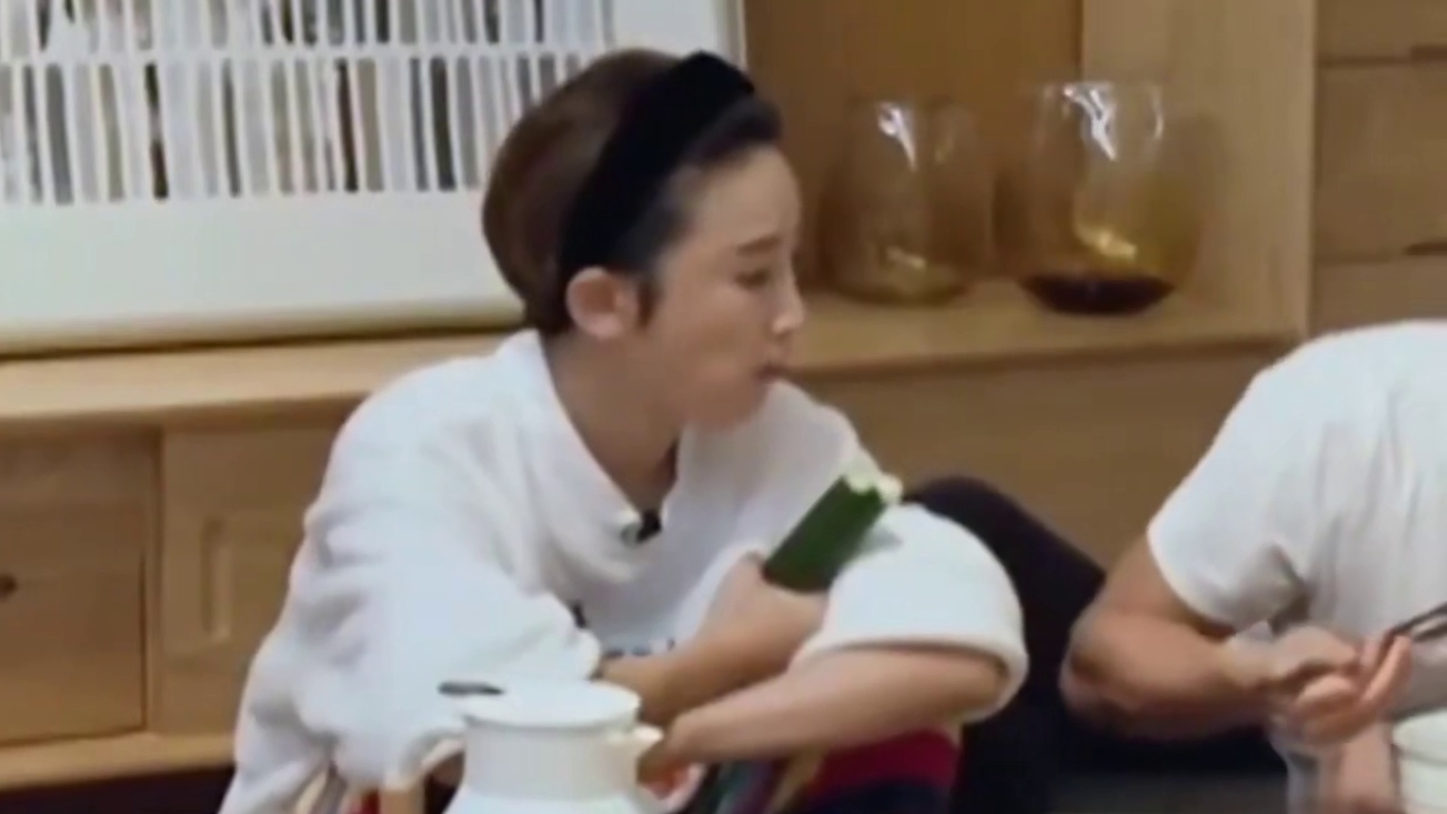 看到何猷君对奚梦瑶事事有回应，谢楠才明白有个不会沟通的老公有多窒息