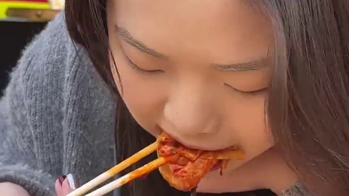 10分钟吃完一份爆辣曹氏鸭脖，奖励1000，你敢挑战吗？#曹氏鸭脖 #爆辣挑战#曹氏变态辣