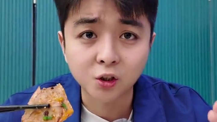 都说城东是美食荒漠，长亭路的兰州拉面满足了对降温的所有想象，肉蛋双飞再来口牛肉汤#太好吃了 #无辣不