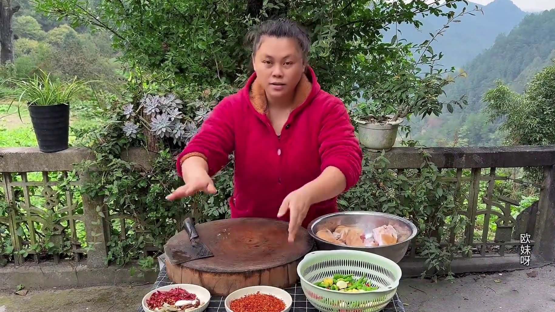 今天用很多辣椒做一锅爆辣猪脚吃过瘾