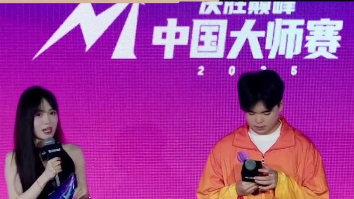 Superkenn赛后采访，被问到是不是胆小鬼，kenn坚决否认，并说到自己很喜欢吃烧烤，问道喜欢泽