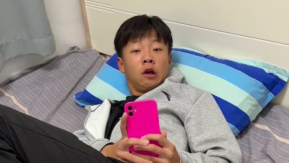 这下真让他装到了