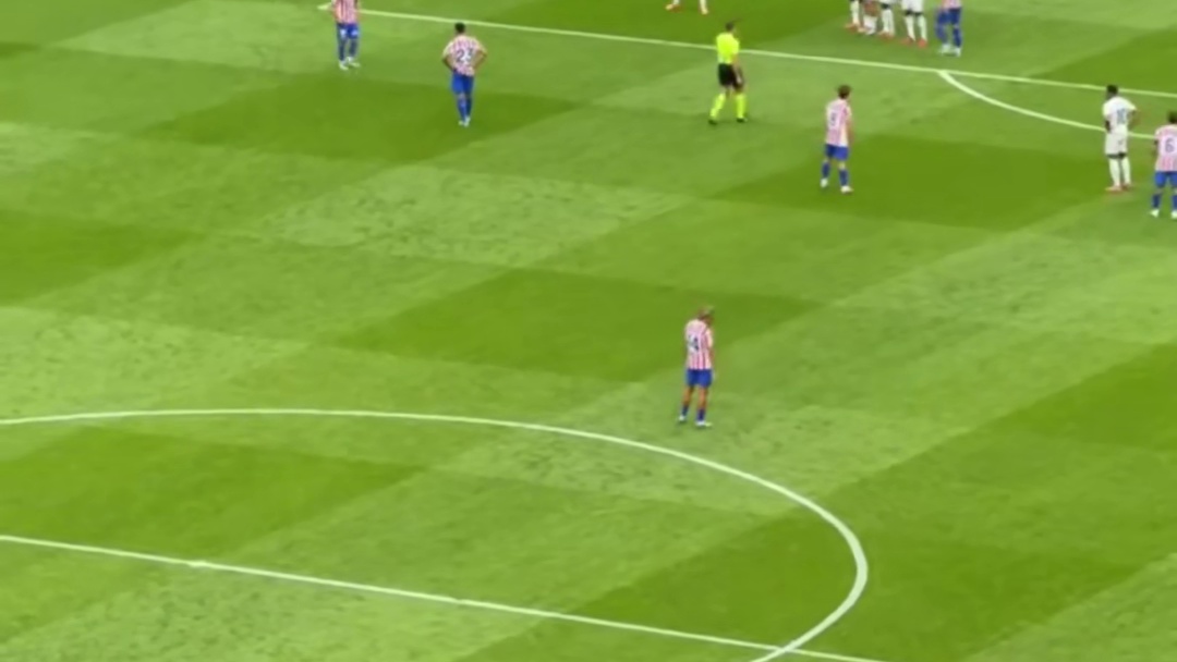 这就是足球的魅力！小蜘蛛任意球破门那一刻，大都会球...