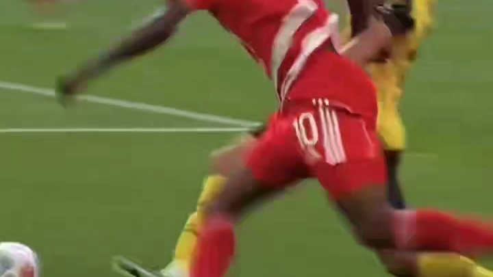 踢过后卫的才知道这一铲有多爽