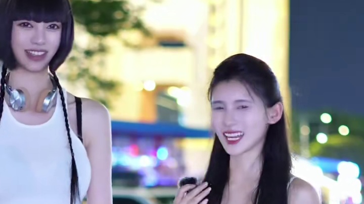 身高180体重不过百 还有34E！？ #采访#街头采访#非标准模特#好身材好气质