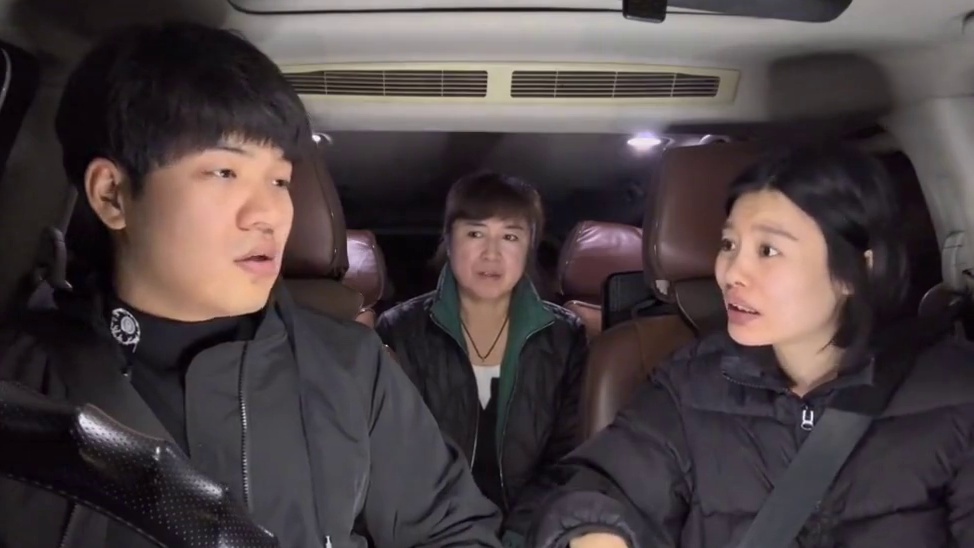 自己的妈称我妈，对方的妈称咱妈！