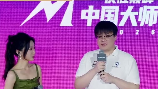 YJN的CAT9选手接受采访，表示喜欢非常规辅助是因为可以C，如果能去不服上号的节目会选择跟好兄弟x