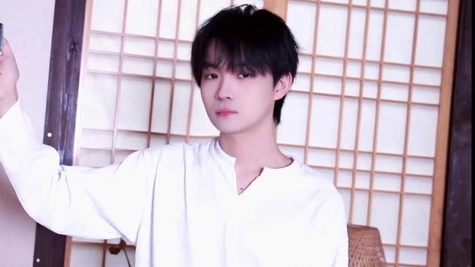 今天见到大家很高兴！#eStar星宇#糟糕是心动的感觉 #王者荣耀十周年