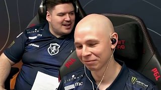 我不希望我的槍被敵人撿起來能直接使用#csgo馬西西 #csgo