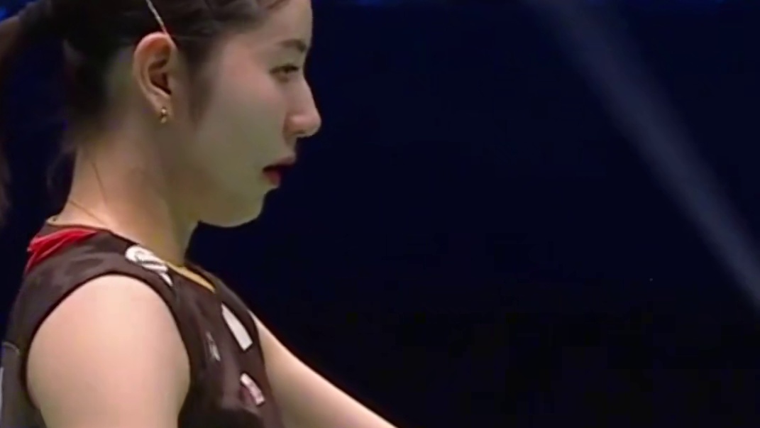 志田千阳止步半决赛，一如既往的拼输的有点不甘心 #志田千阳 #志田千阳羽坛美女 #法国公开赛 #比赛