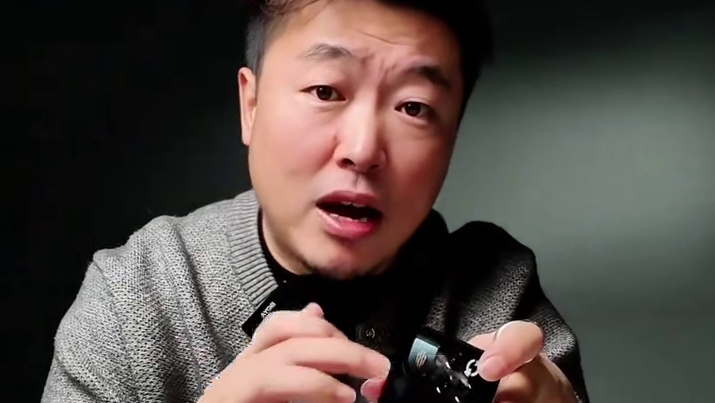 红魔11Pro+氘锋透明版上手 红魔一直做的事情是，力争把电竞手机做到电竞PC的体验。#红魔11Pr