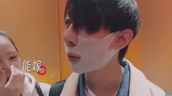 张维伊节目里炫耀！买下500万的北京房子！董璇：厕所看起来有点小！